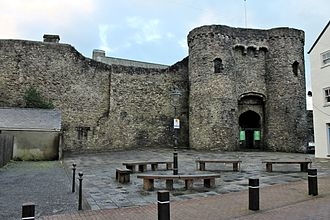 carmarthen castle taxi ride